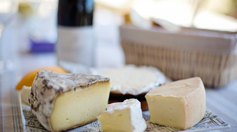 cheese-tray-wine